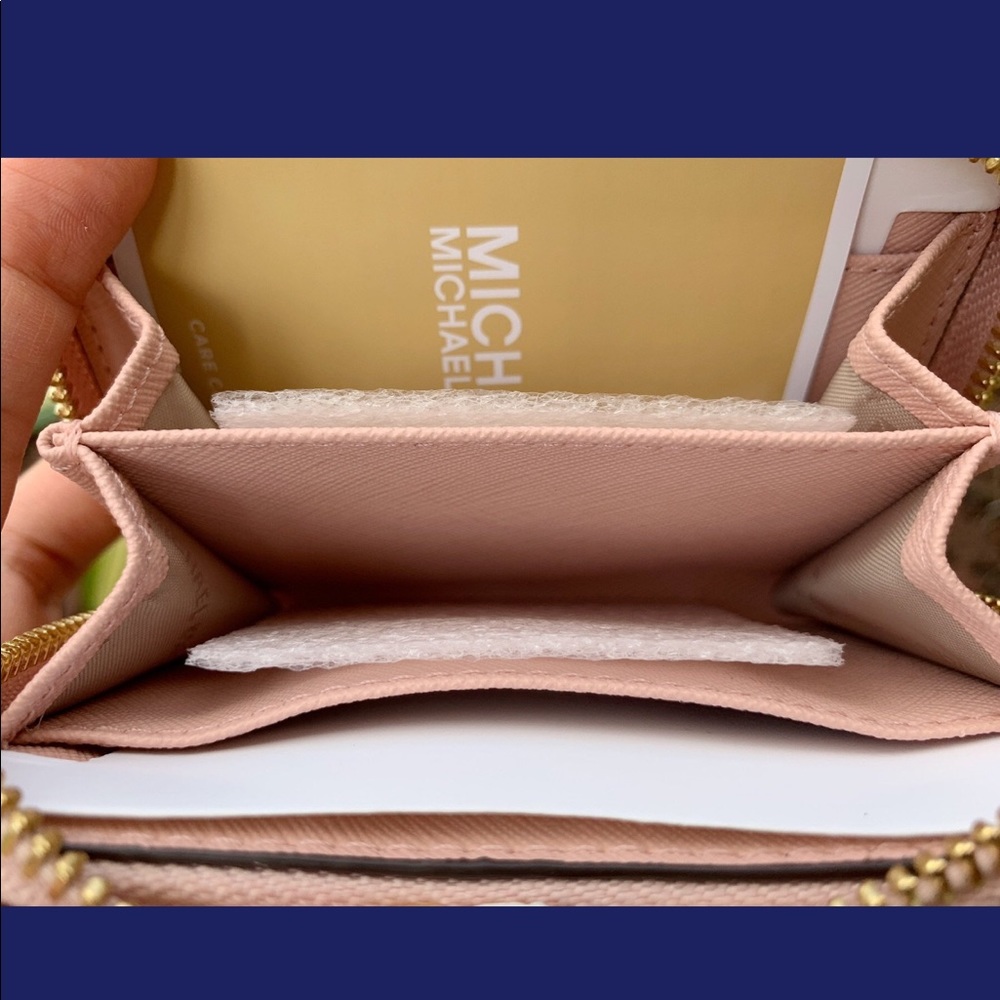 Gaby’sBags👜💕-NWT Michael Kors Coin Wallet Pink - Picture 4 of 7